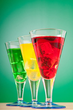 雞尾酒,酒精飲料